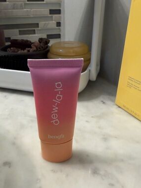 Benefit Dew La La All-Over Liquid Highlighter in Shade Luna